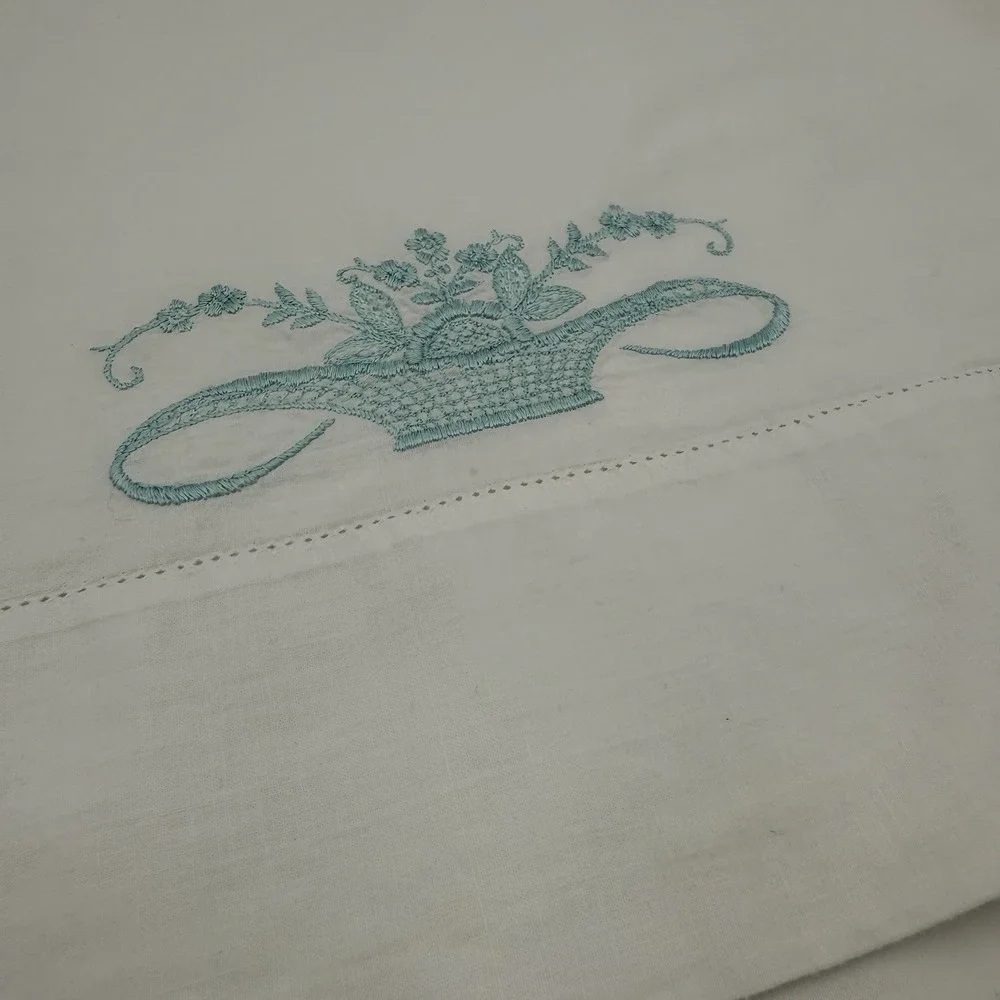 Set of 2 Embroidered Blue Flower Basket‎ White Pillow Cases Covers Bedroom Vtg